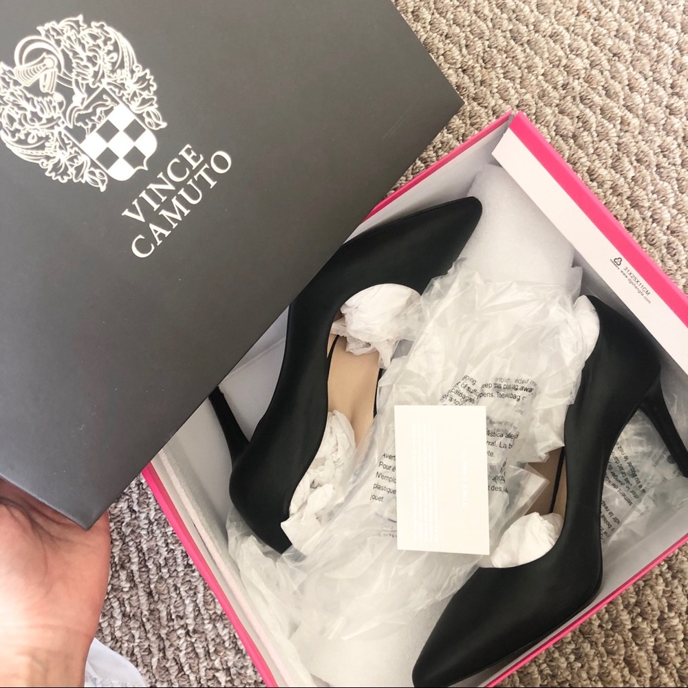 Vince Camuto Jaynita Scallop Pumps